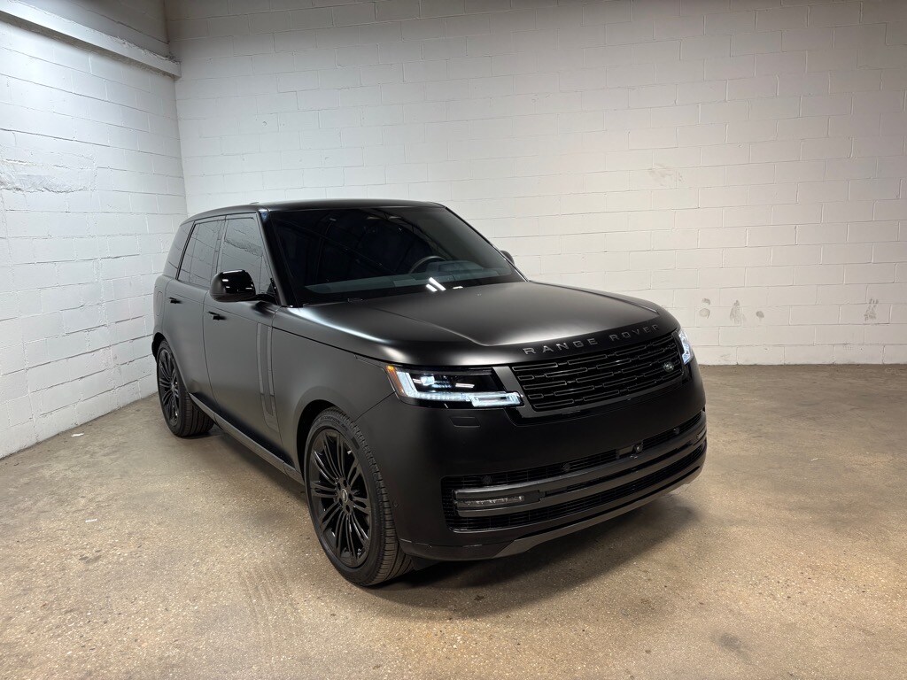 2025 Land Rover Range Rover SE photo 3