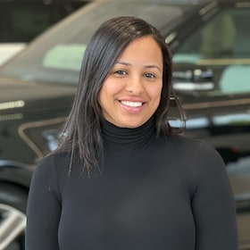 Staff member Stephanie Fernandez from ID_b469d6e9fda9