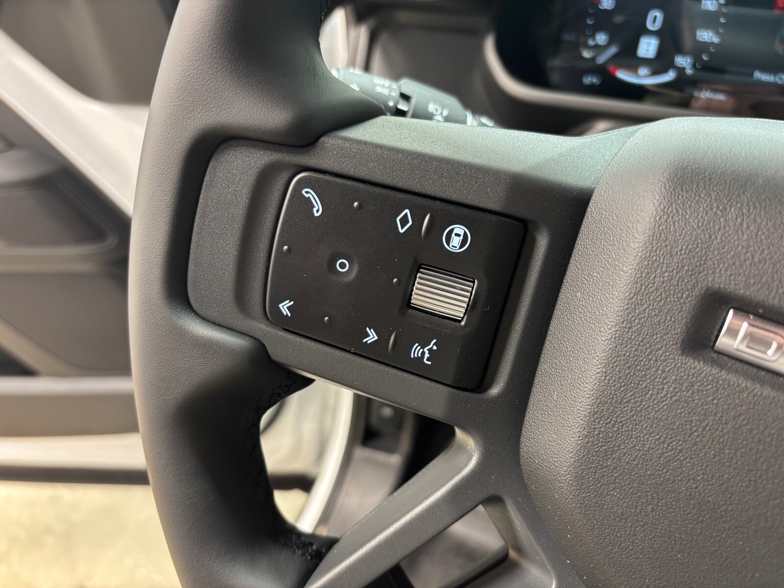 2026 Land Rover Defender X-Dynamic SE - Photo 21