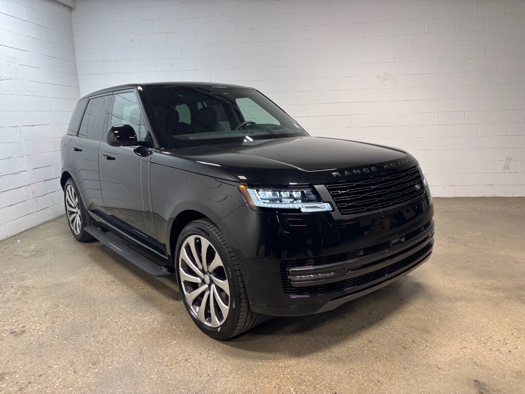 2025 Land Rover Range Rover SE photo 4
