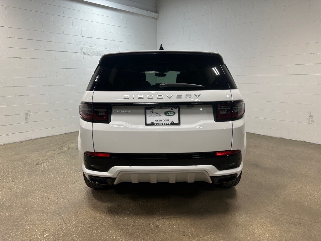2025 Land Rover Discovery Sport S photo 3