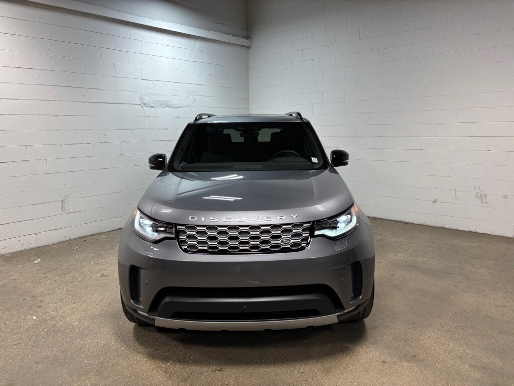 2025 Land Rover Discovery P300 S photo 3