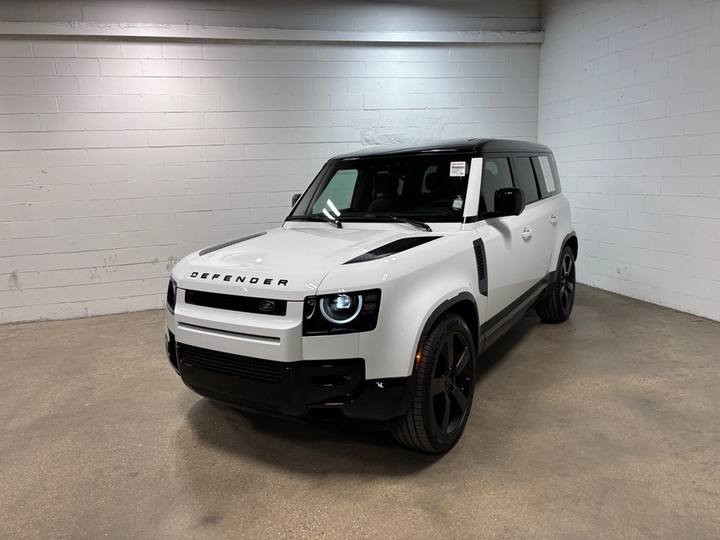 2026 Land Rover Defender V8 - Photo 2