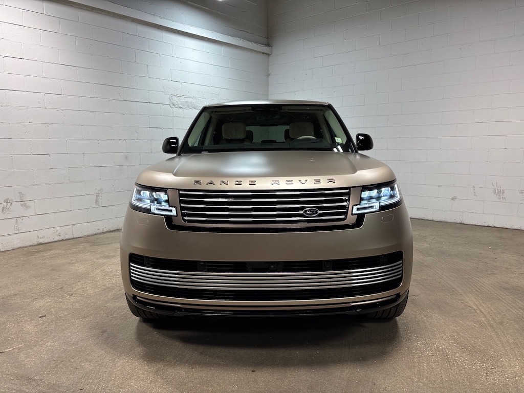 New 2026 Land Rover Range Rover SV Signature Suite SUV