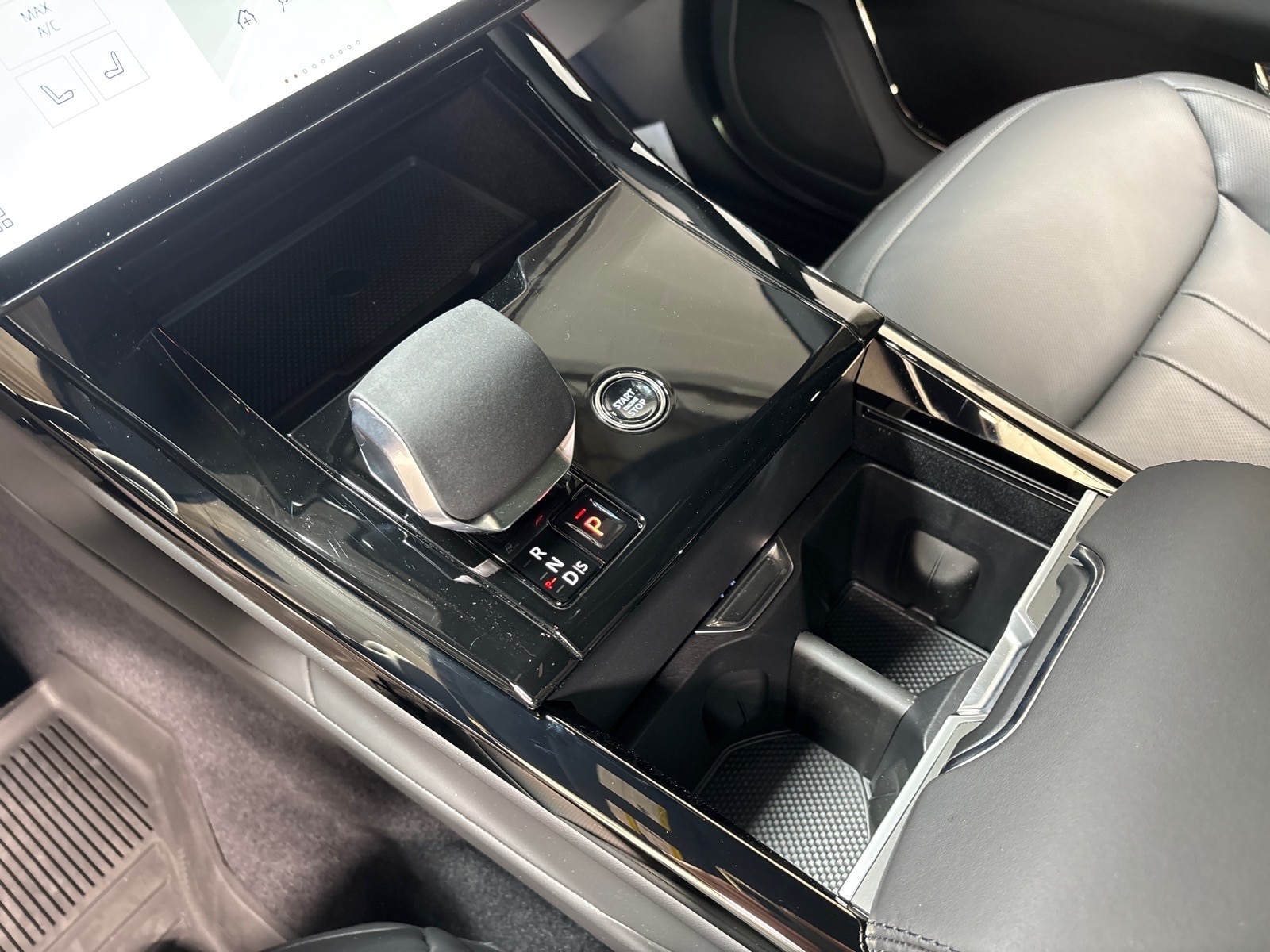 2026 Land Rover Range Rover Sport SE - Photo 12