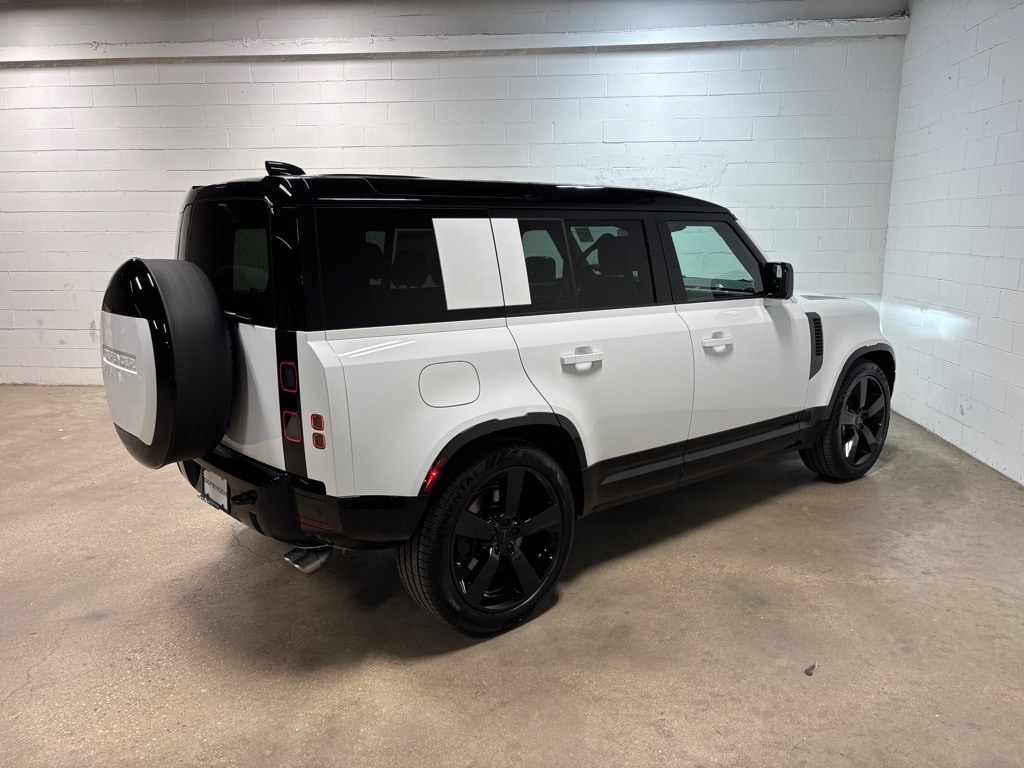 2026 Land Rover Defender V8 - Photo 6
