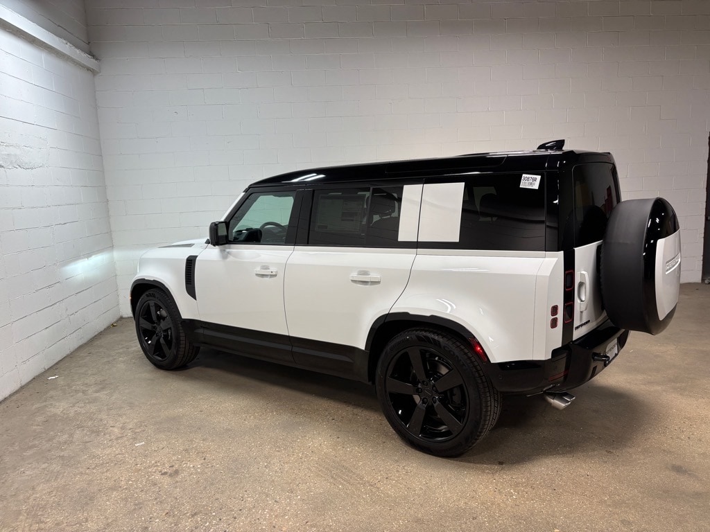 2026 Land Rover Defender V8 - Photo 10
