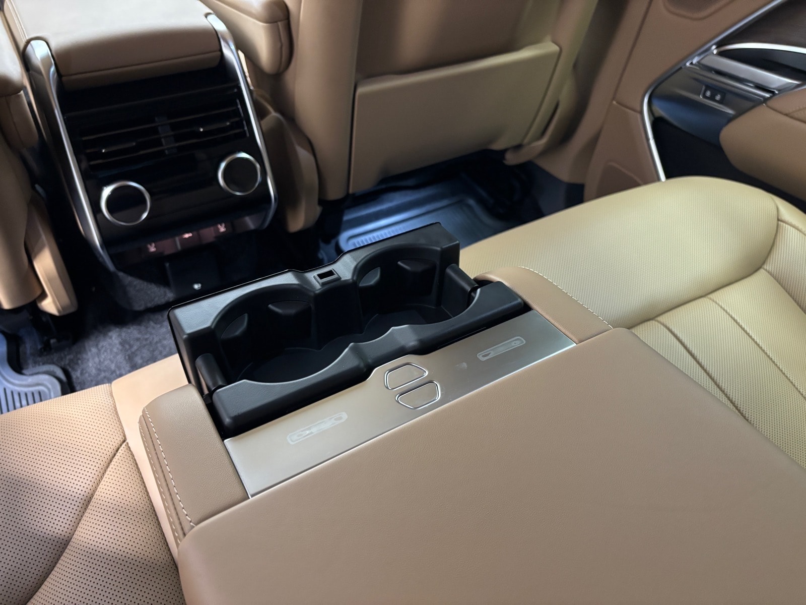 2026 Land Rover Range Rover SE - Photo 25