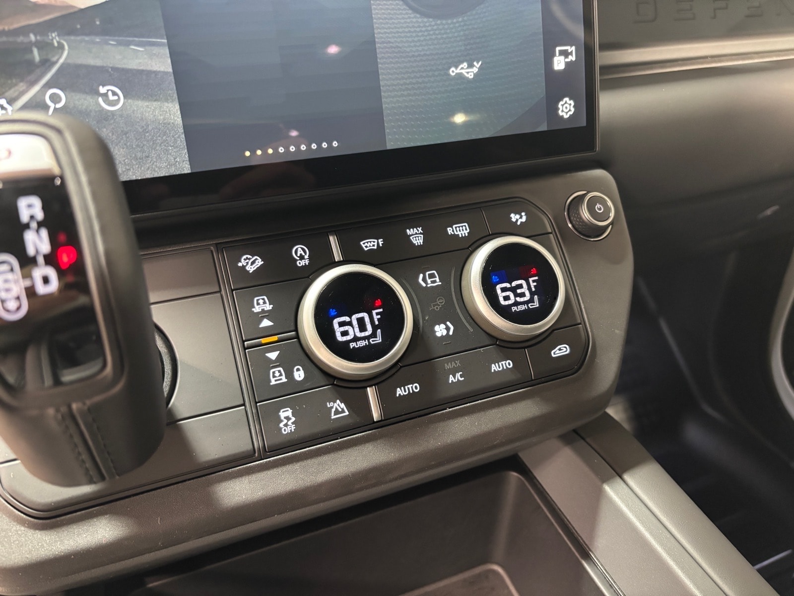 2026 Land Rover Defender X-Dynamic SE - Photo 15