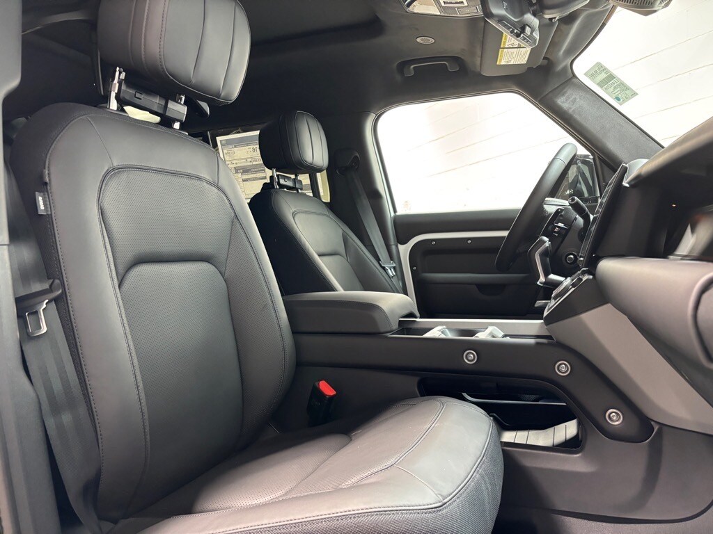 2026 Land Rover Defender V8 - Photo 30