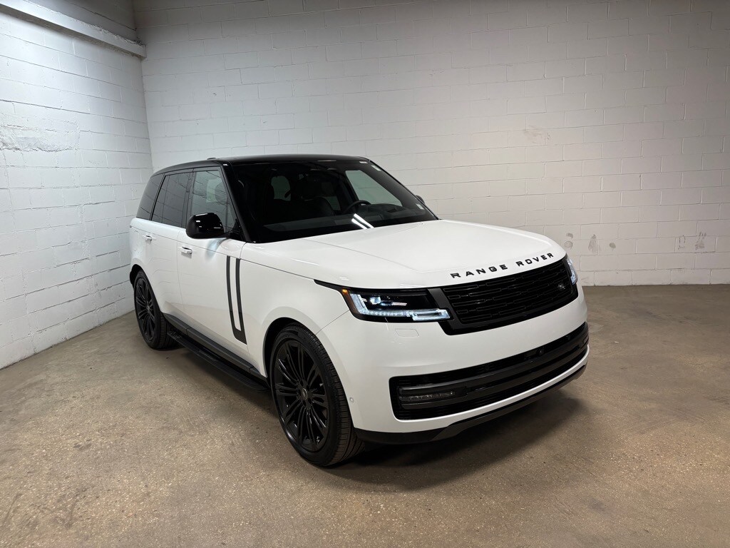 2025 Land Rover Range Rover SE photo 4