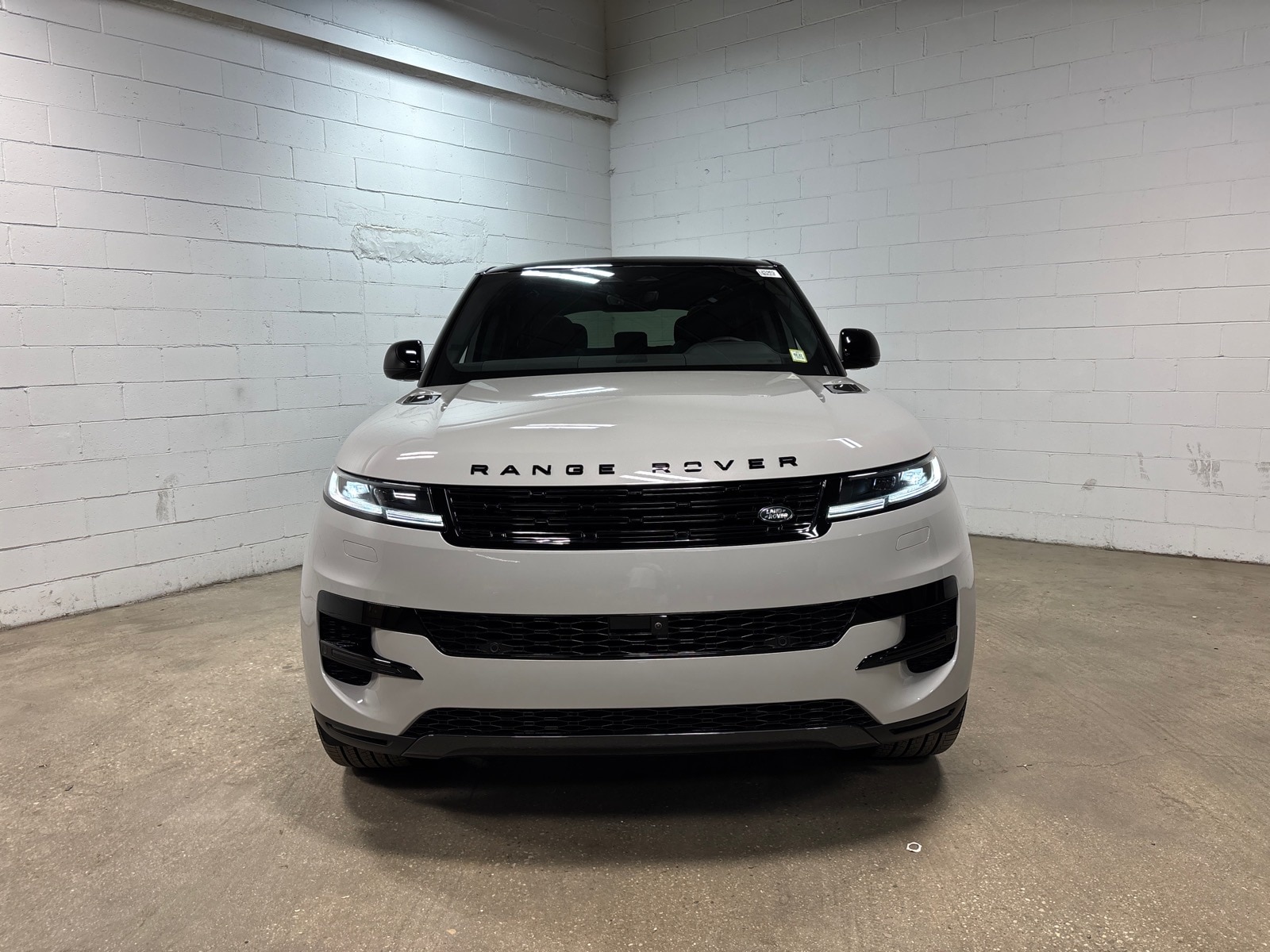 2026 Land Rover Range Rover Sport SE - Photo 3