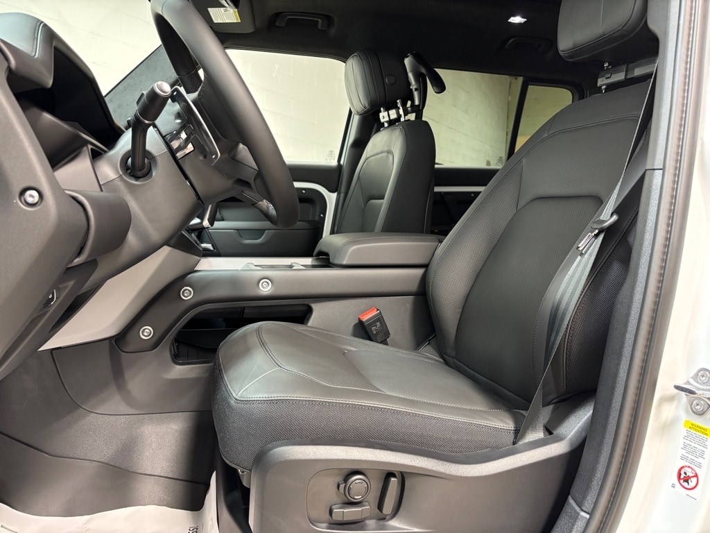 2026 Land Rover Defender V8 - Photo 23