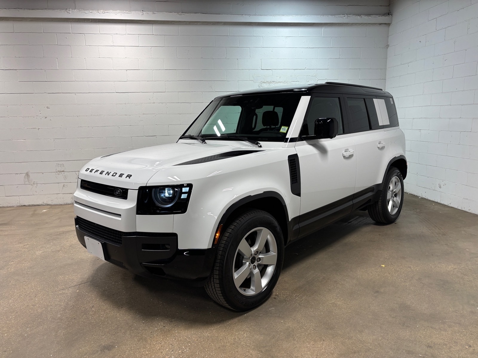 2026 Land Rover Defender 110 X-Dynamic SE P400's photo