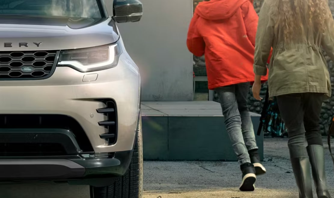 Replace your brakes at Land Rover Glen Cove service center in New York