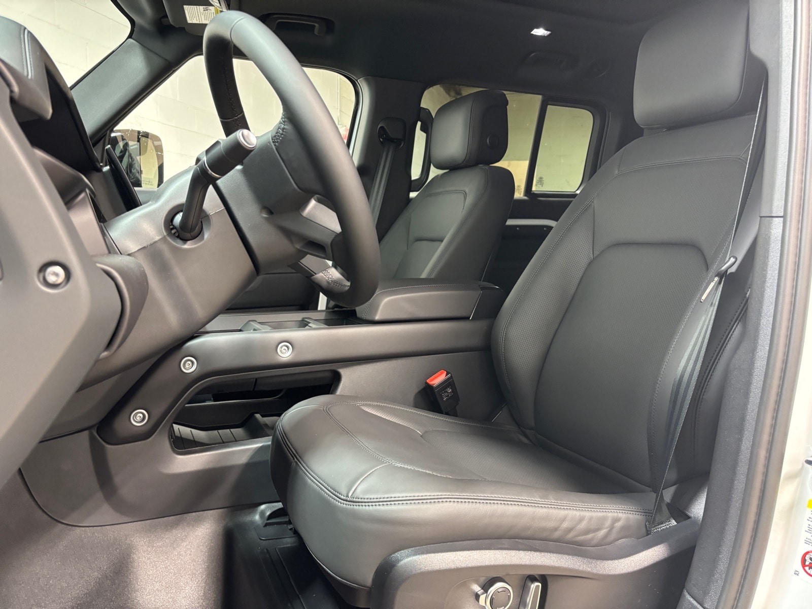 2026 Land Rover Defender X-Dynamic SE - Photo 23