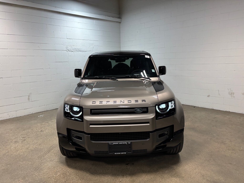 2023 Land Rover Defender 110 V8 photo 3