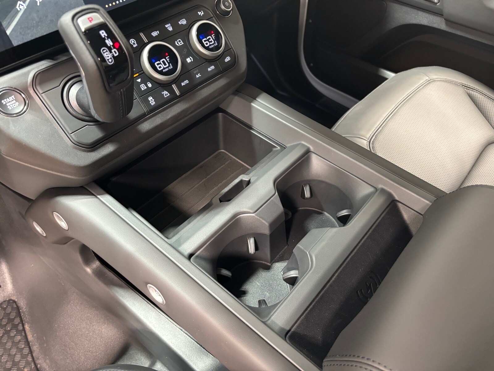 2026 Land Rover Defender X-Dynamic SE - Photo 14