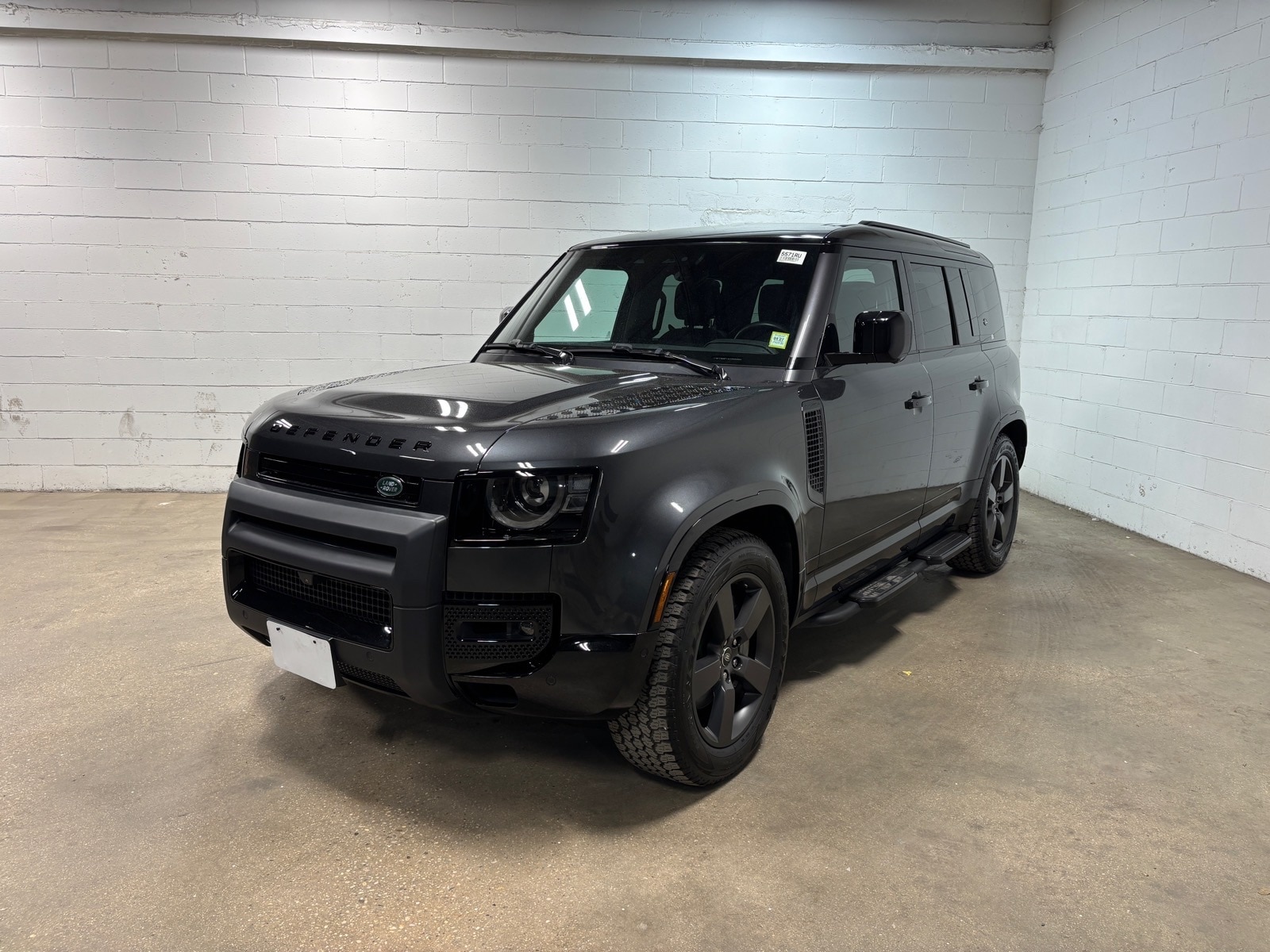 2023 Land Rover Defender X-Dynamic SE's photo