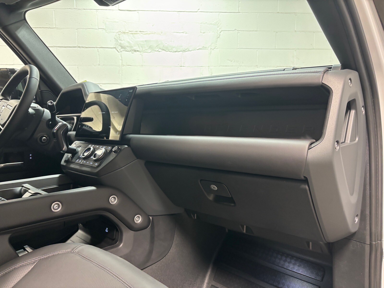 2026 Land Rover Defender X-Dynamic SE - Photo 33