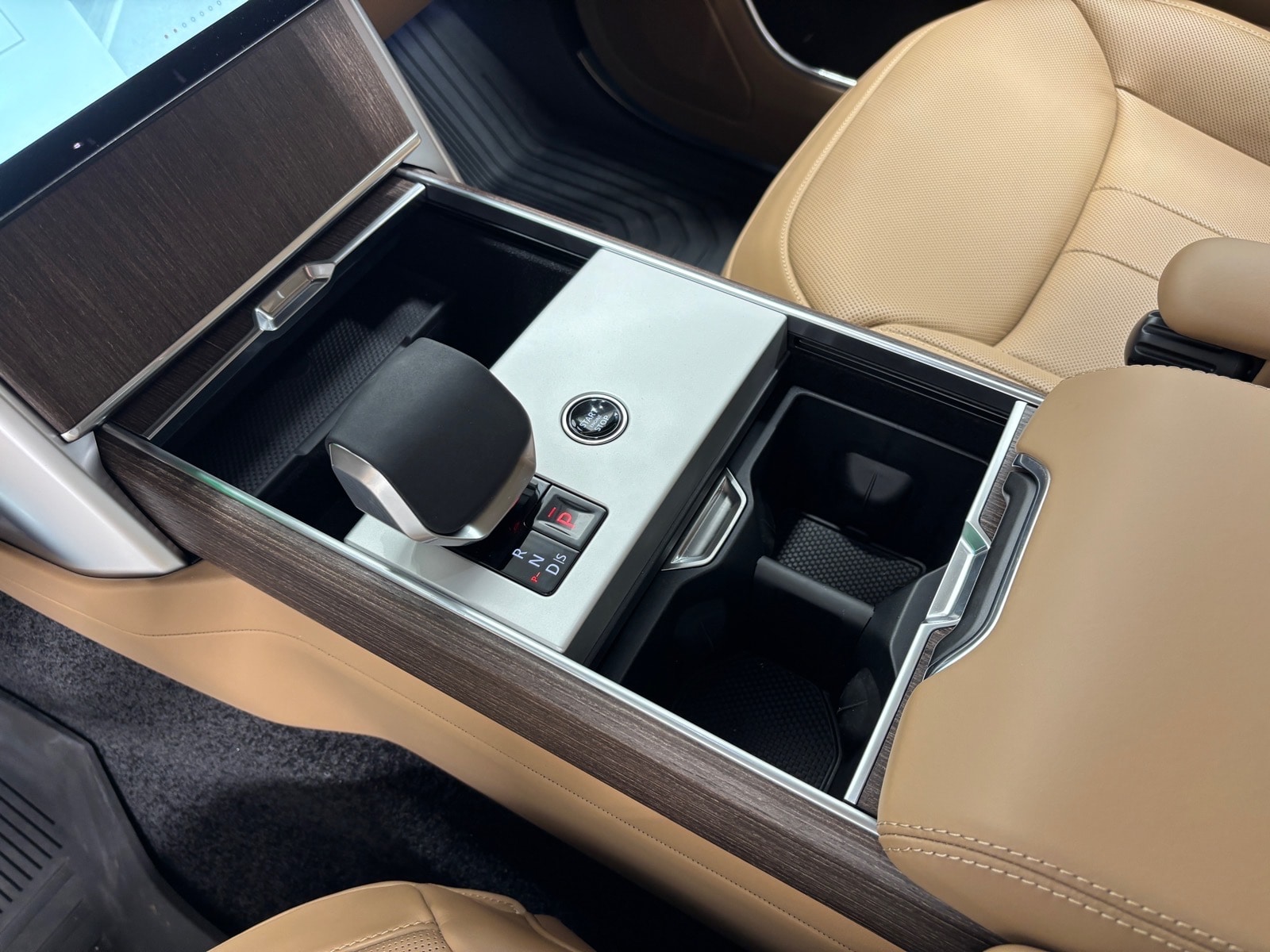 2026 Land Rover Range Rover SE - Photo 13