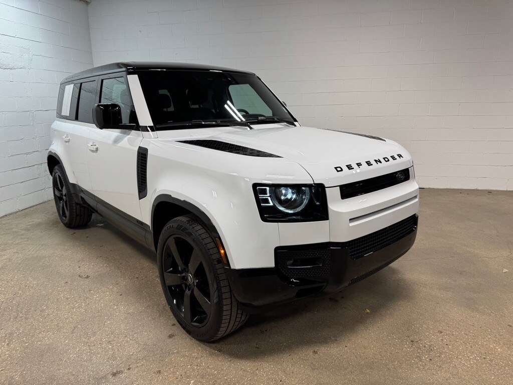 2025 Land Rover Defender 110 V8 photo 4