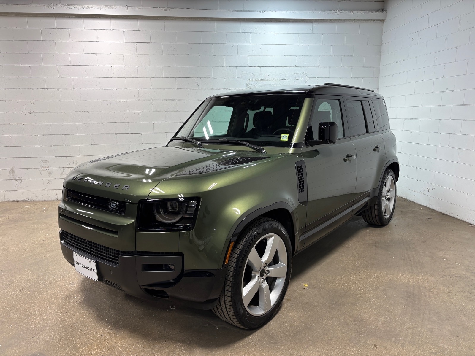 2026 Land Rover Defender 110 X-Dynamic SE P400's photo