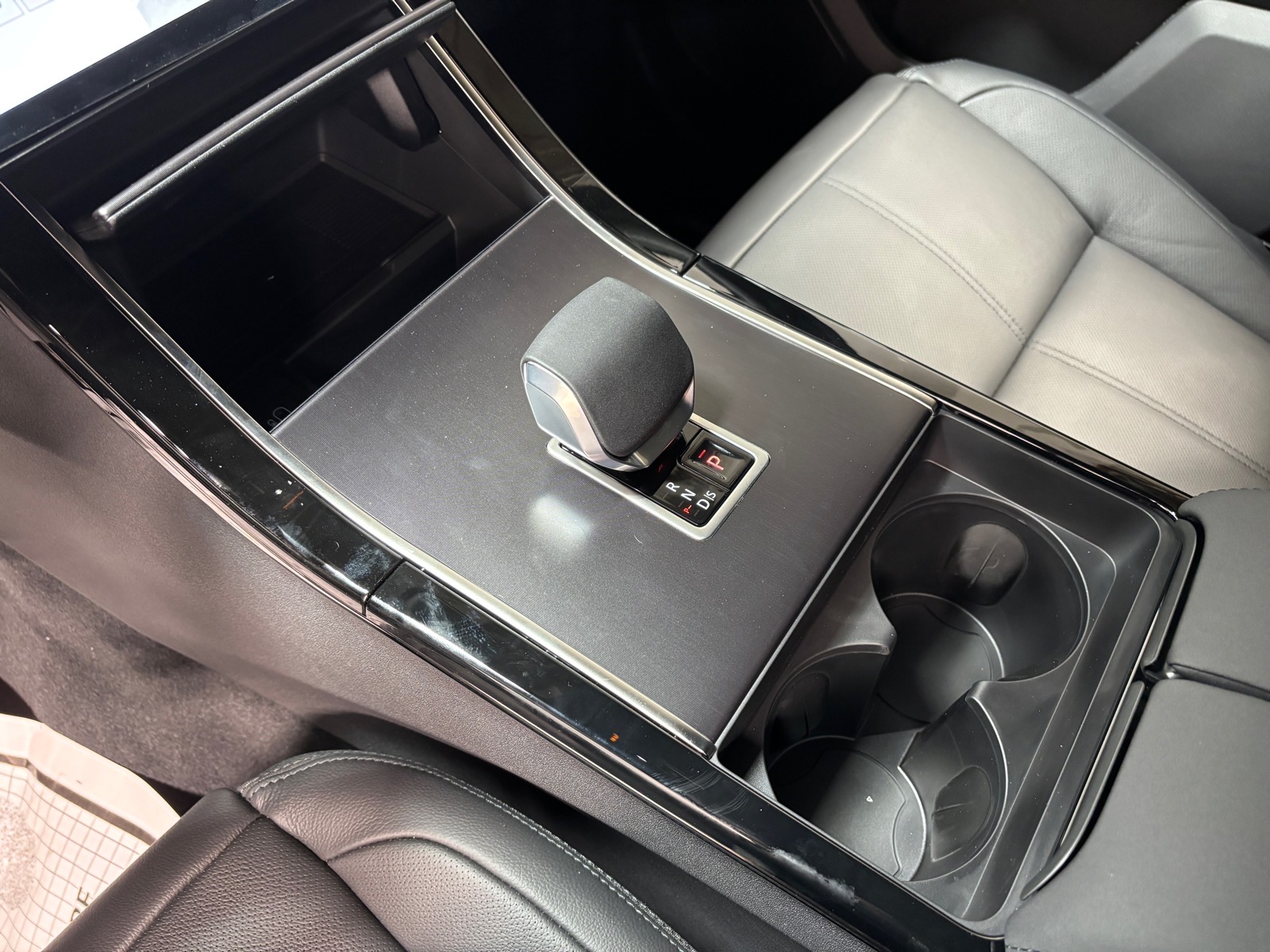 2026 Land Rover Range Rover Velar Dynamic SE - Photo 13