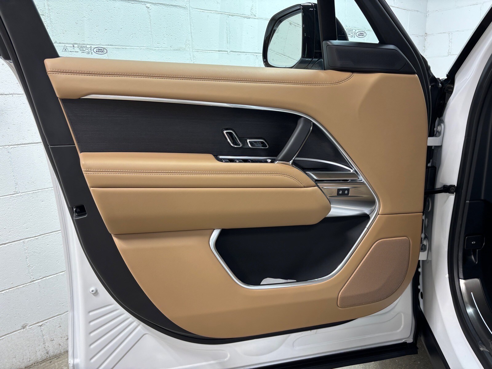 2026 Land Rover Range Rover SE - Photo 23