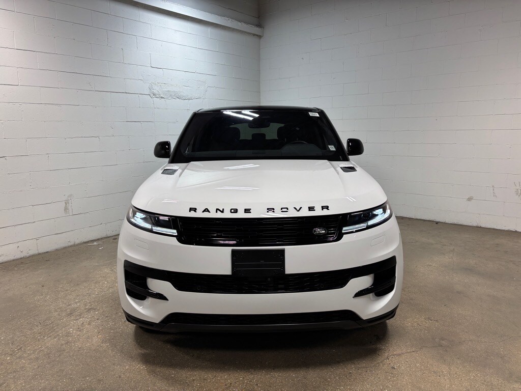 2023 Land Rover Range Rover Sport SE photo 3
