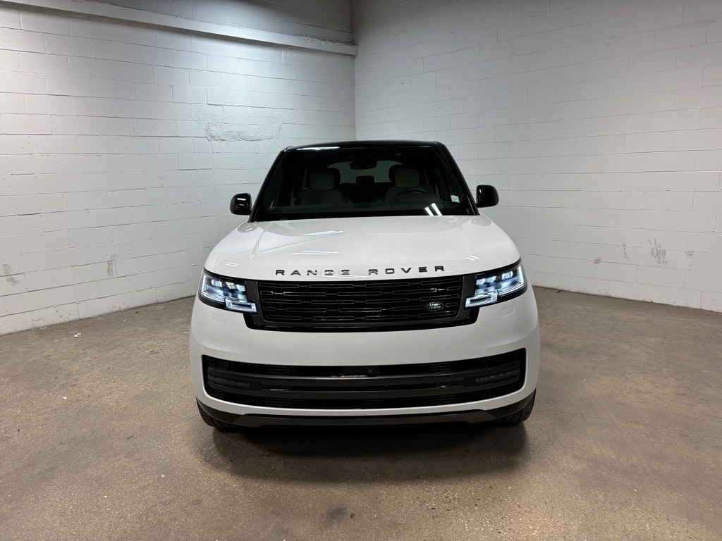 New 2025 Land Rover Range Rover SE SUV