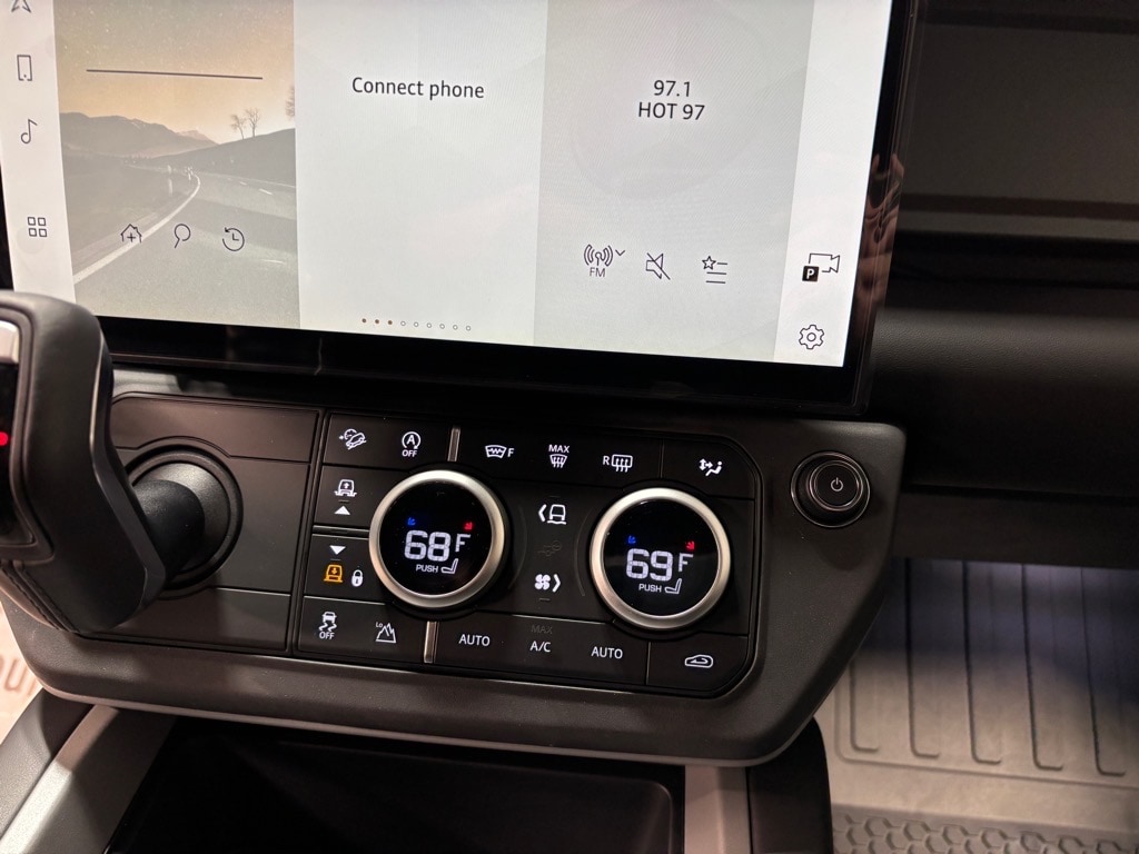 2026 Land Rover Defender V8 - Photo 15