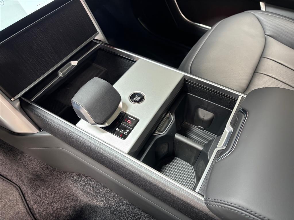 2026 Land Rover Range Rover SE - Photo 13