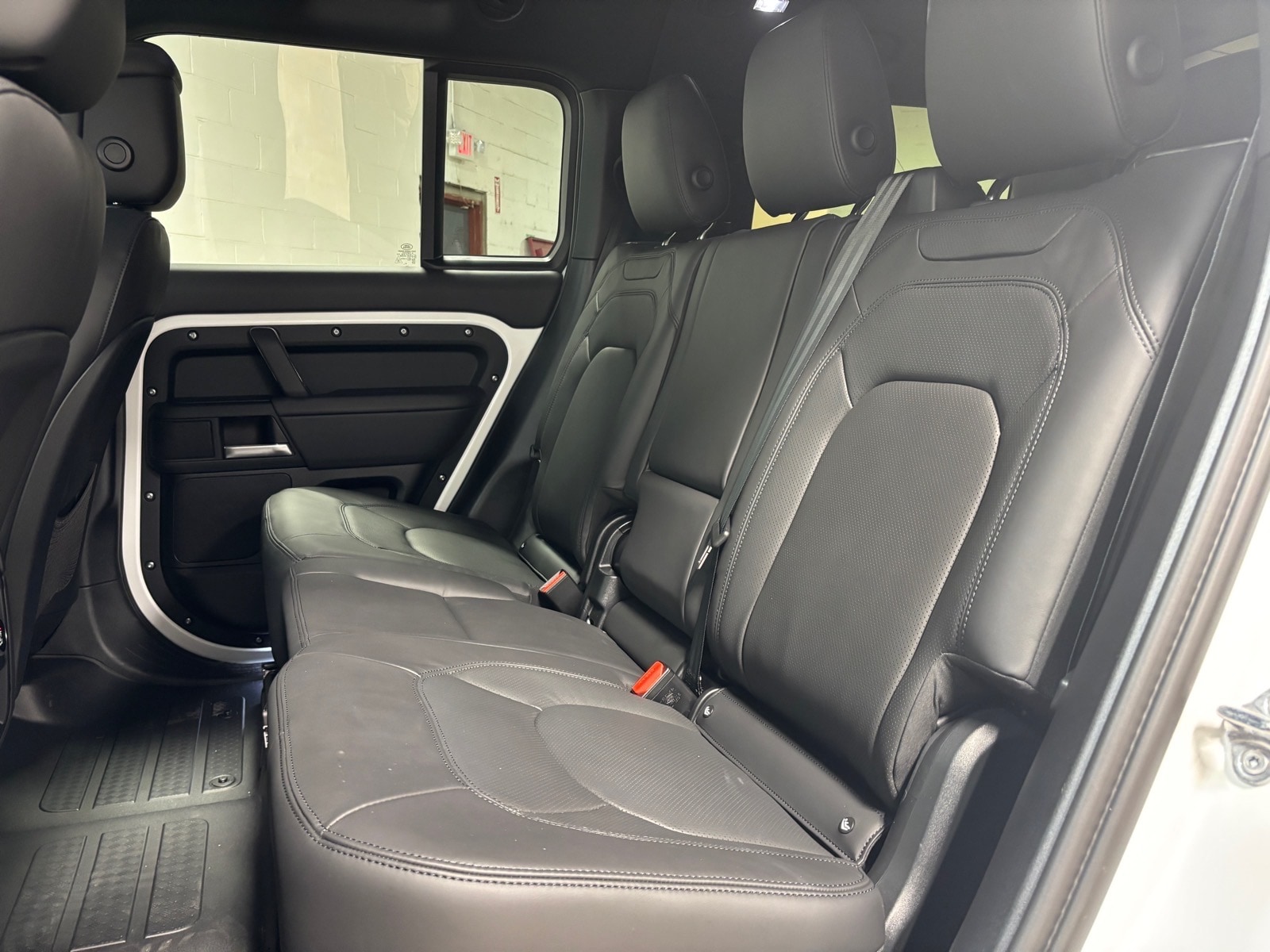 2026 Land Rover Defender X-Dynamic SE - Photo 31