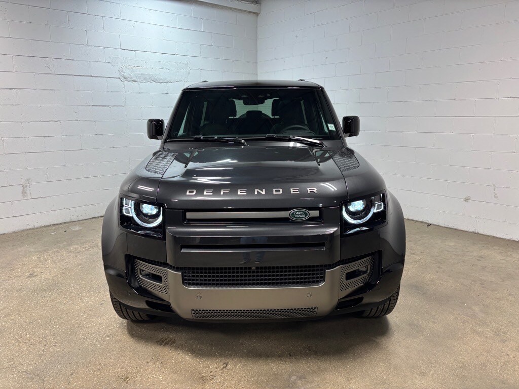 2025 Land Rover Defender 90 X-Dynamic SE photo 3