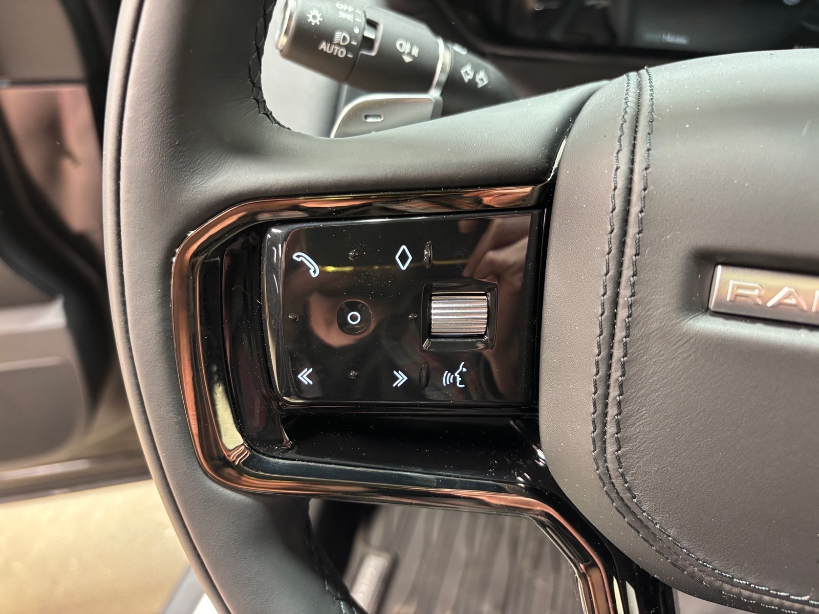 2026 Land Rover Range Rover Velar S - Photo 20