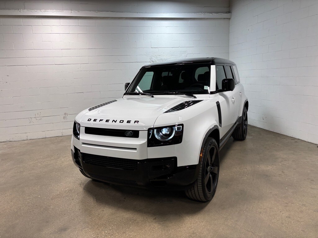2025 Land Rover Defender 110 V8 photo 2
