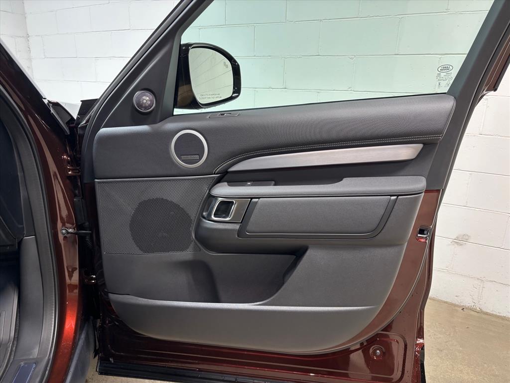 2026 Land Rover Discovery Gemini Edition - Photo 32