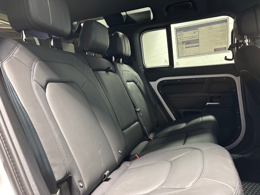 2026 Land Rover Defender V8 - Photo 37