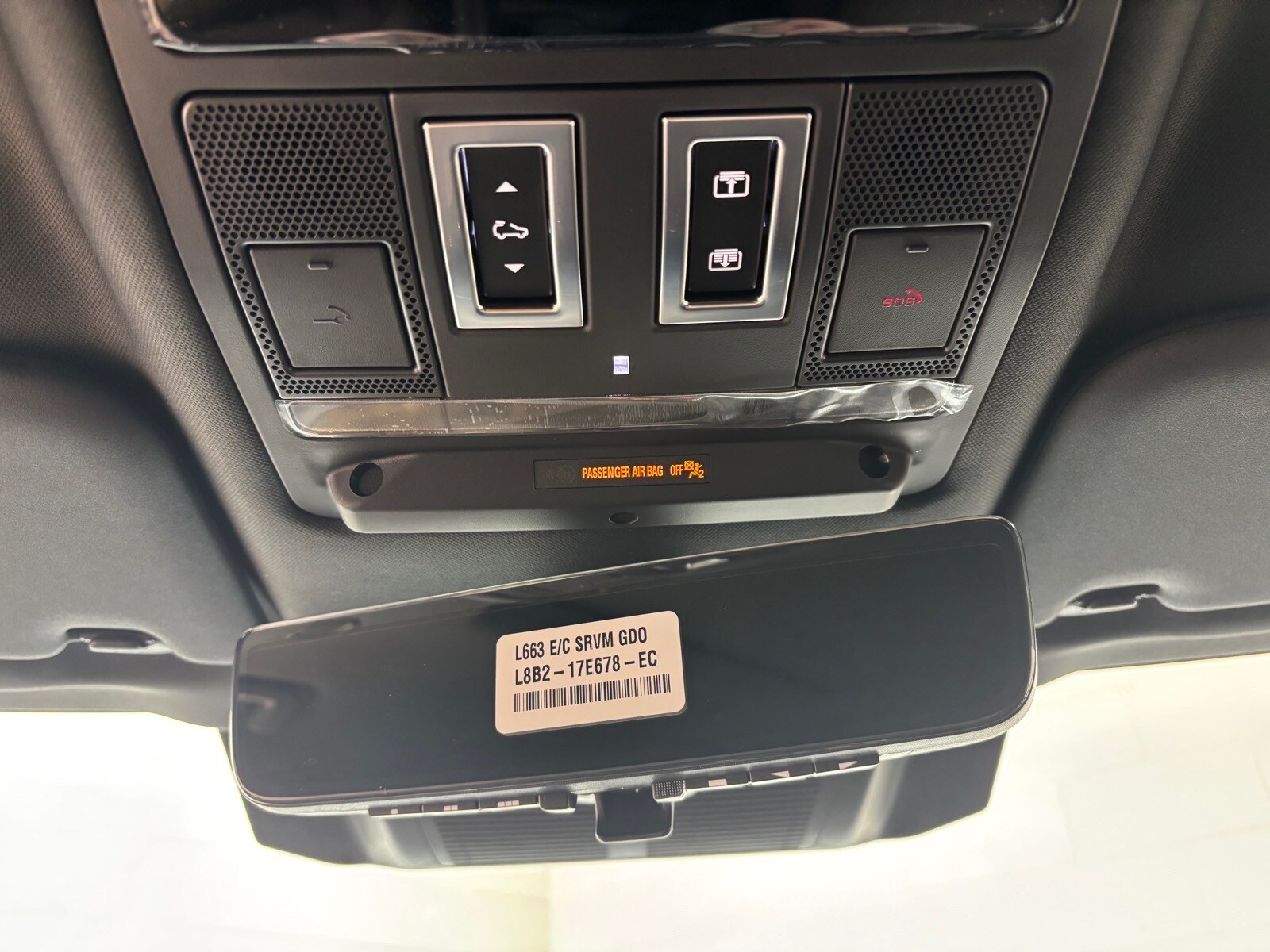 2026 Land Rover Defender X-Dynamic SE - Photo 12