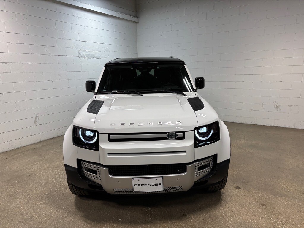 2025 Land Rover Defender 130 S photo 3