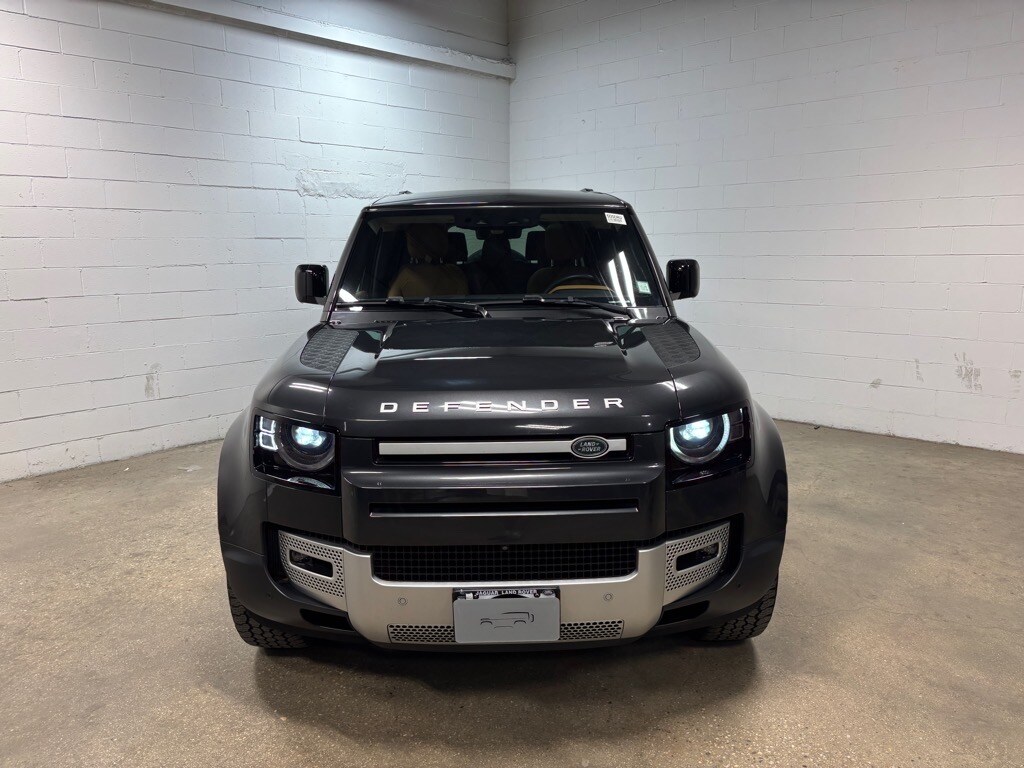 2023 Land Rover Defender 130 First Edition photo 3