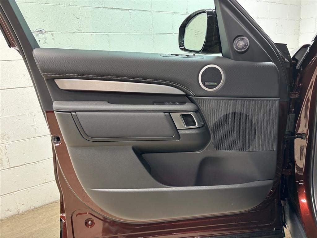 2026 Land Rover Discovery Gemini Edition - Photo 23
