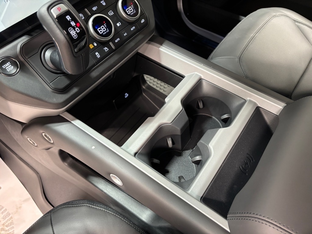 2026 Land Rover Defender V8 - Photo 13