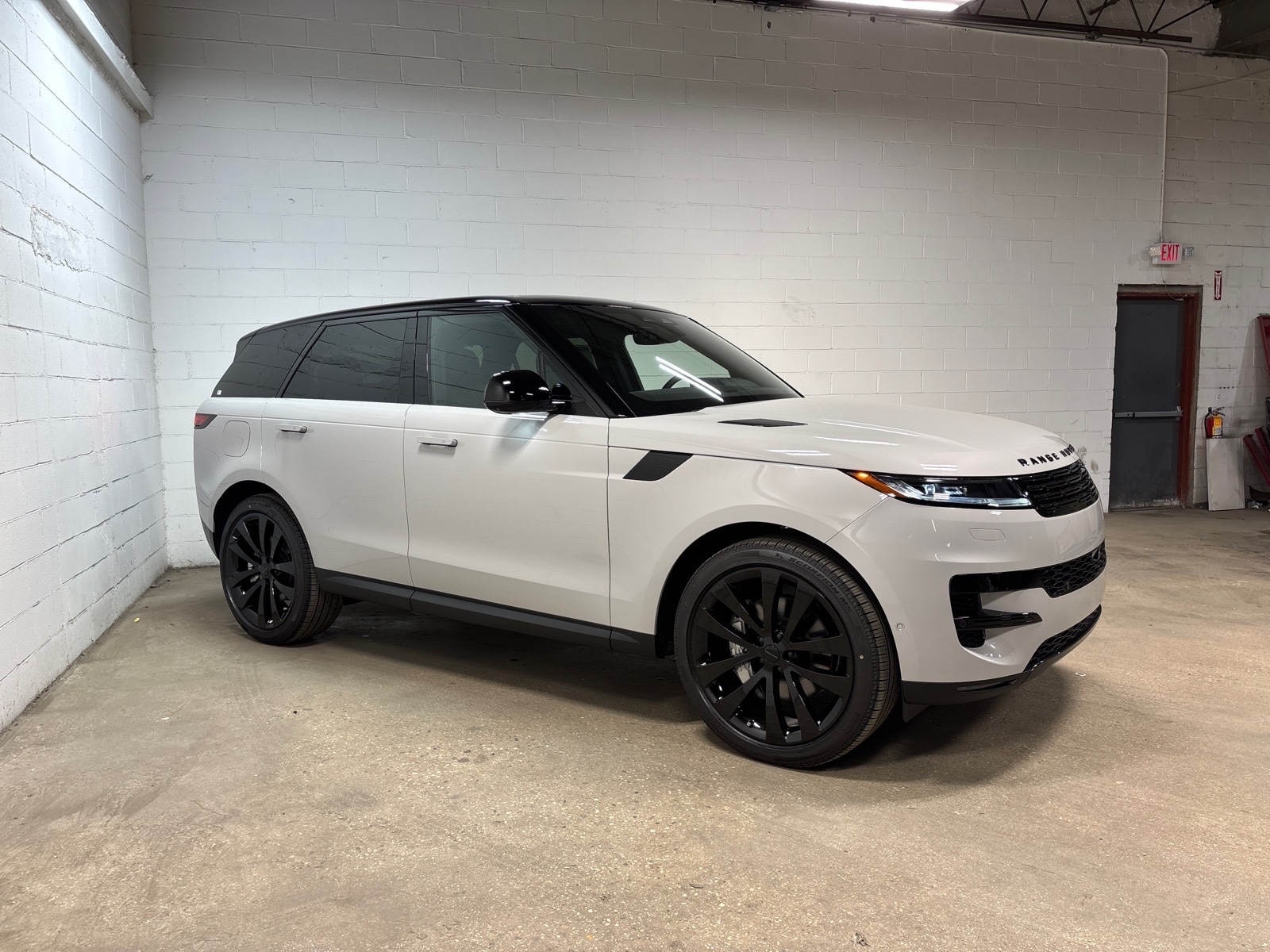2026 Land Rover Range Rover Sport SE - Photo 5