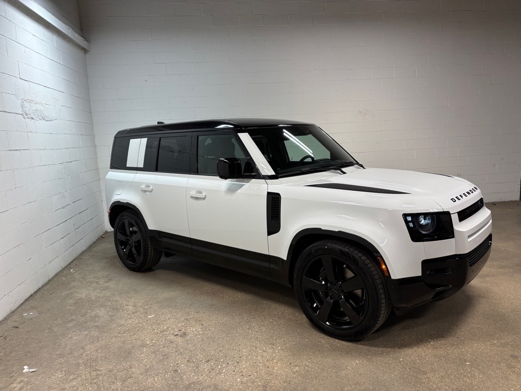 2026 Land Rover Defender V8 - Photo 5
