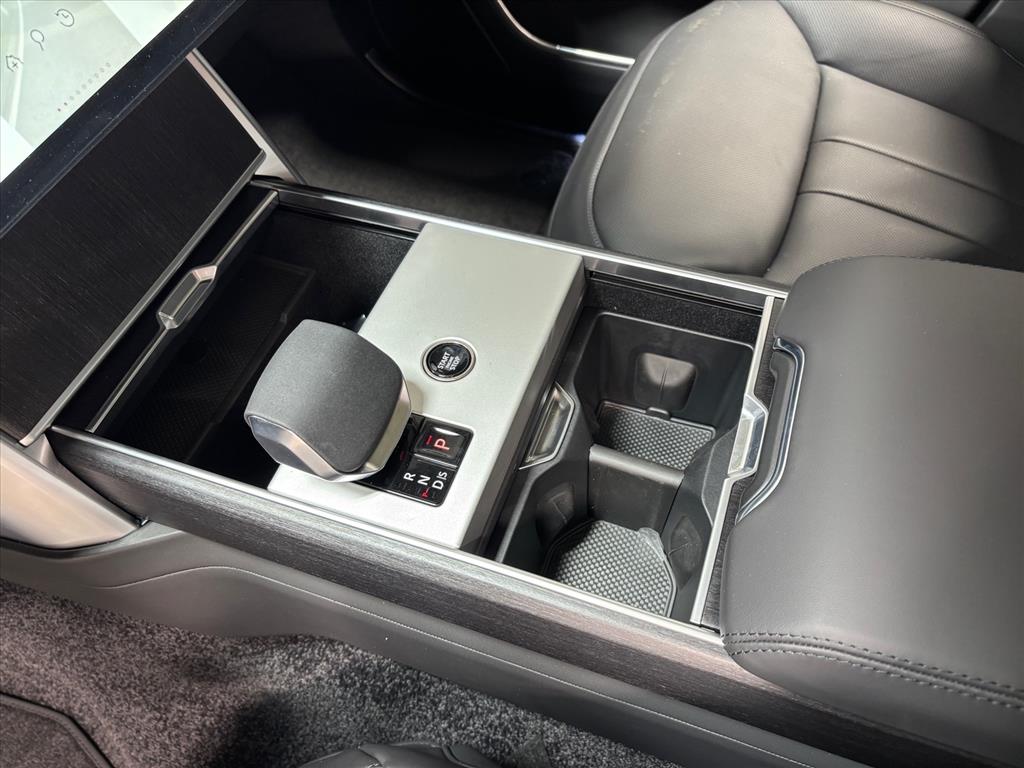 2026 Land Rover Range Rover SE - Photo 13