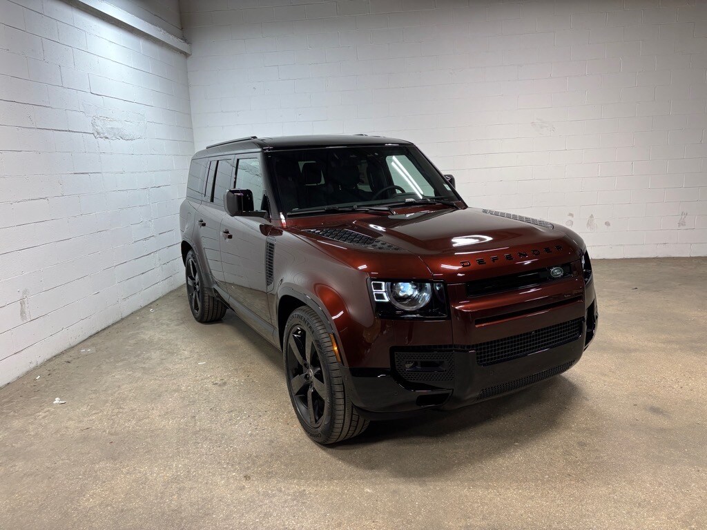 2025 Land Rover Defender X-Dynamic SE photo 4