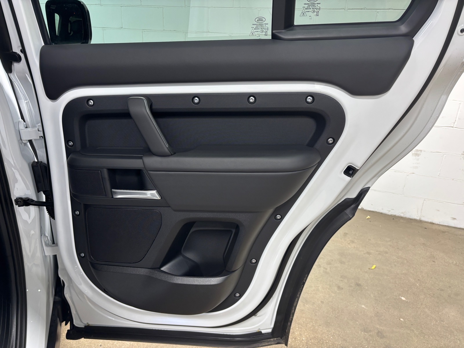 2026 Land Rover Defender X-Dynamic SE - Photo 45