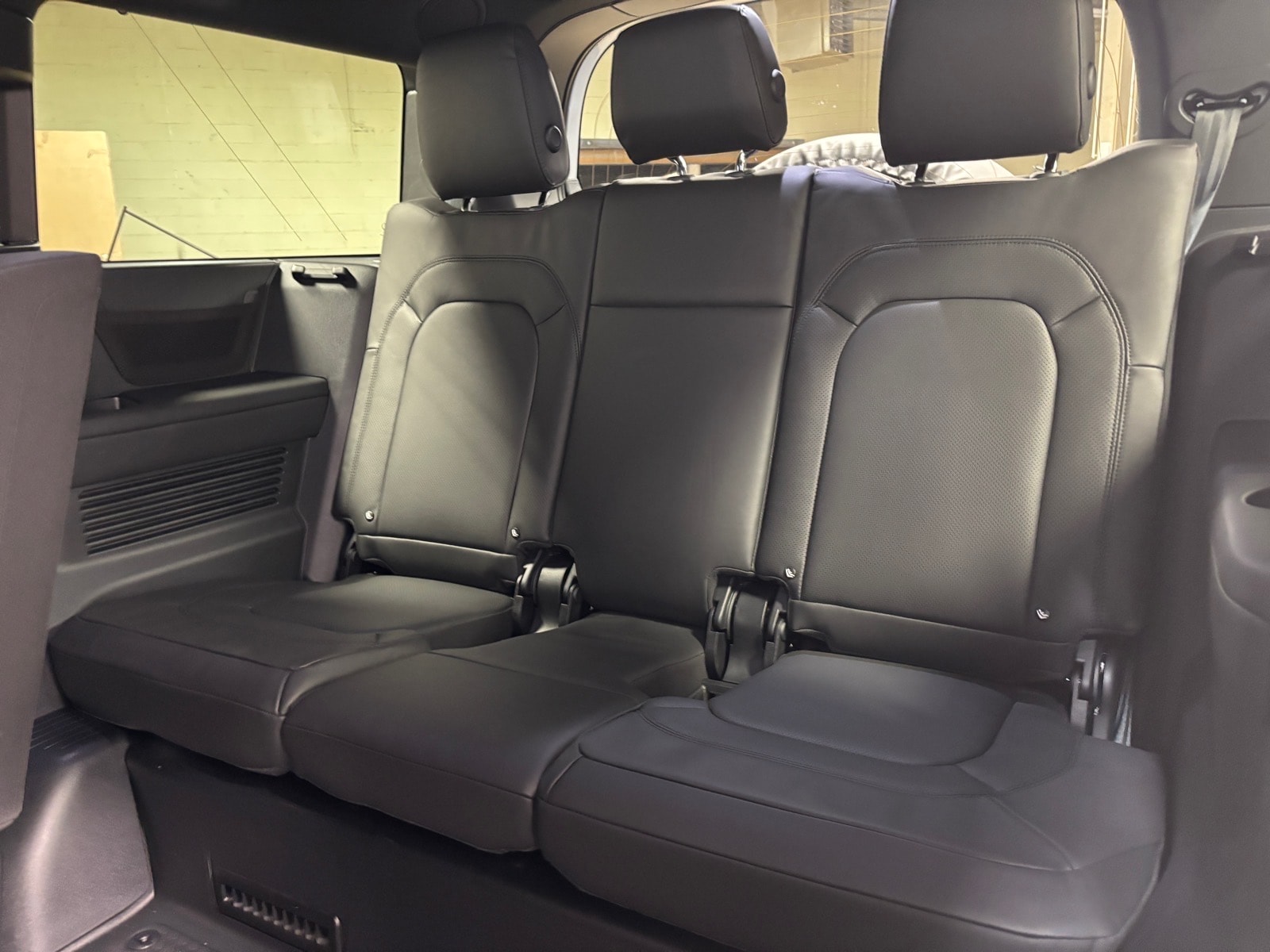 2026 Land Rover Defender X-Dynamic SE - Photo 27